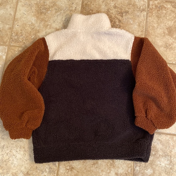 Universal Thread Sherpa Color block Top - Picture 3 of 5